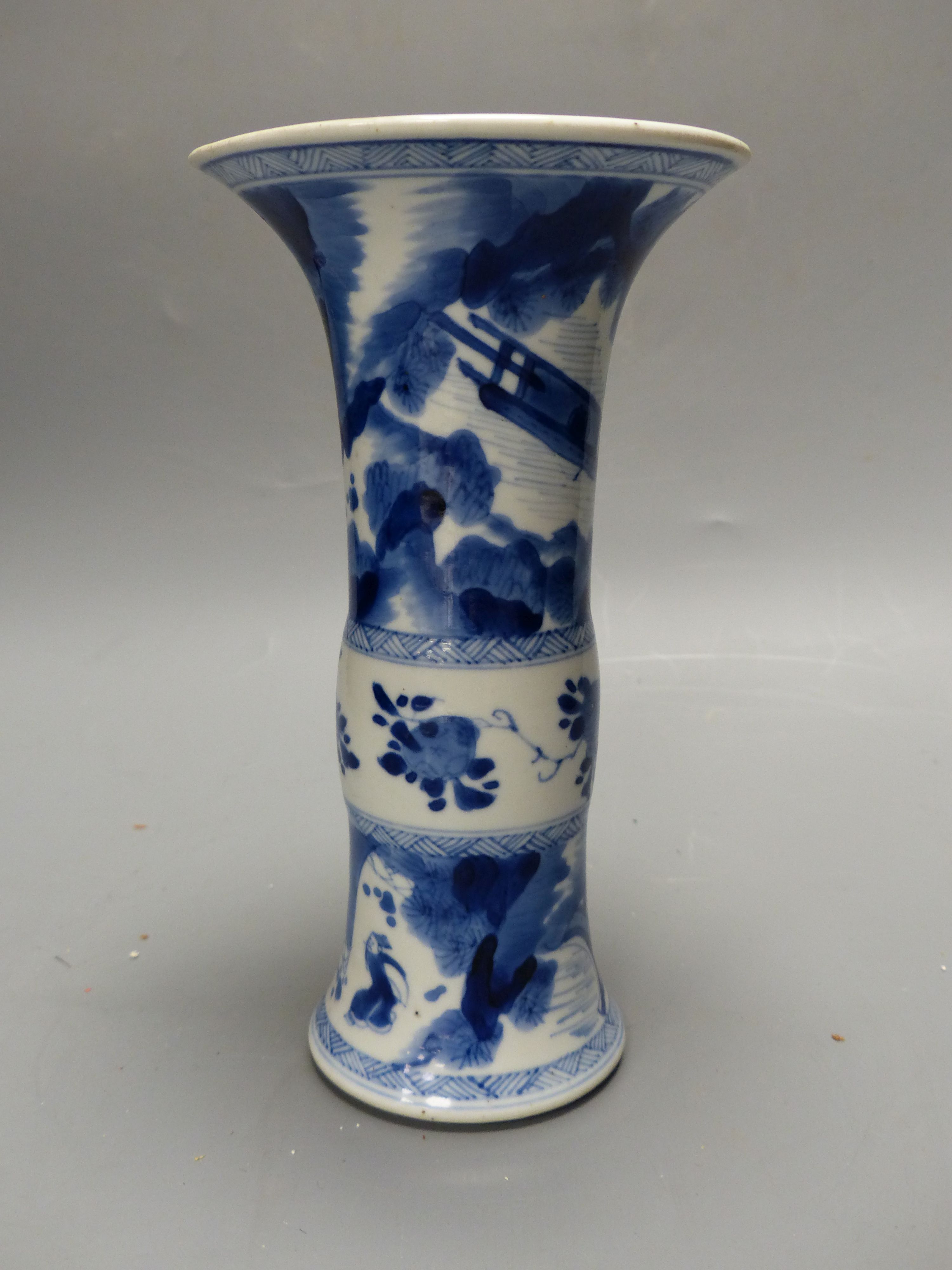 A Chinese blue and white beaker vase, Kangxi period, height 20cm